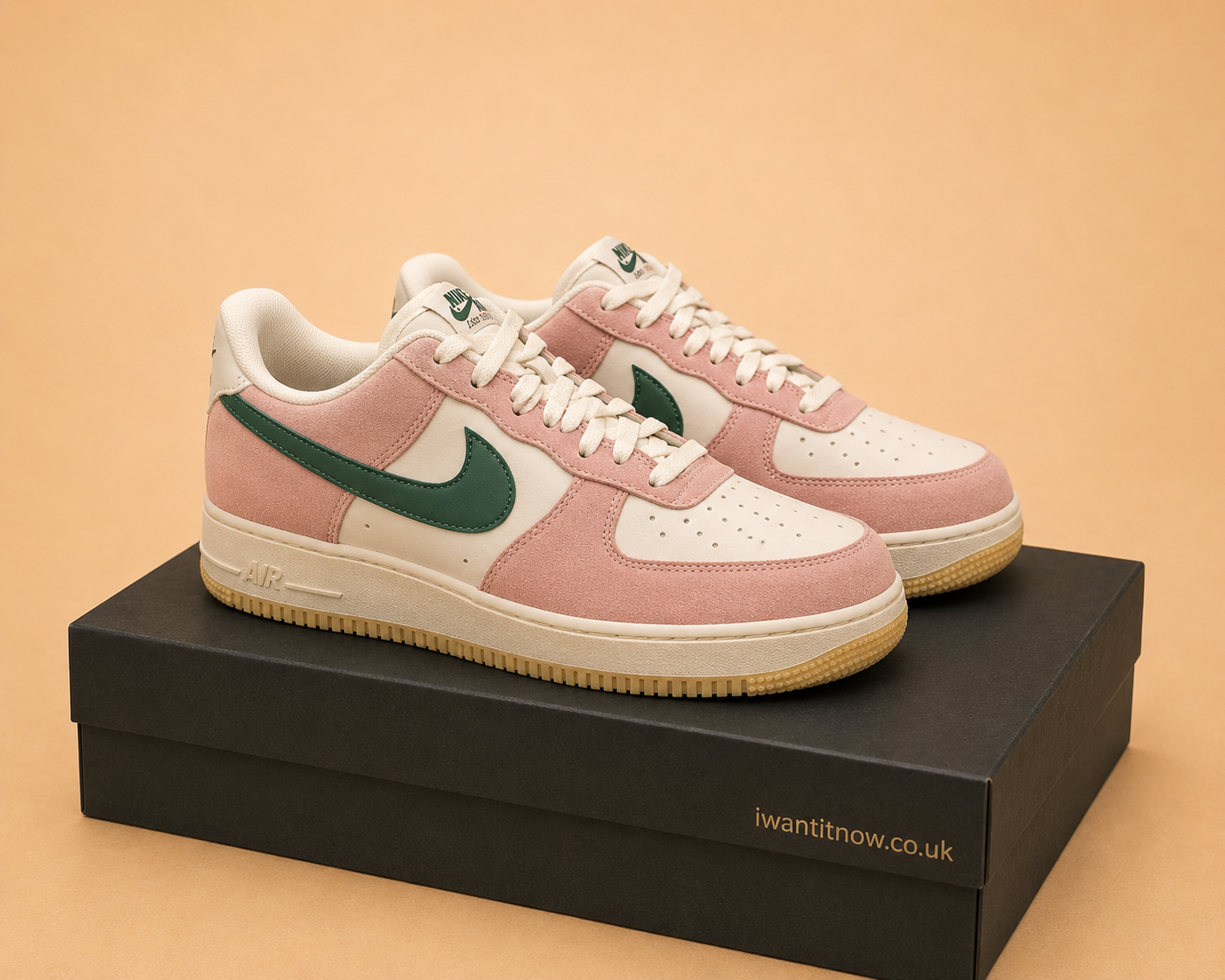 NIKE AIR FORCE 1 '07 PINK WHITE GREEN SUEDE MEN'S UK 8 BRAND NEW WITH BOX RRP £120