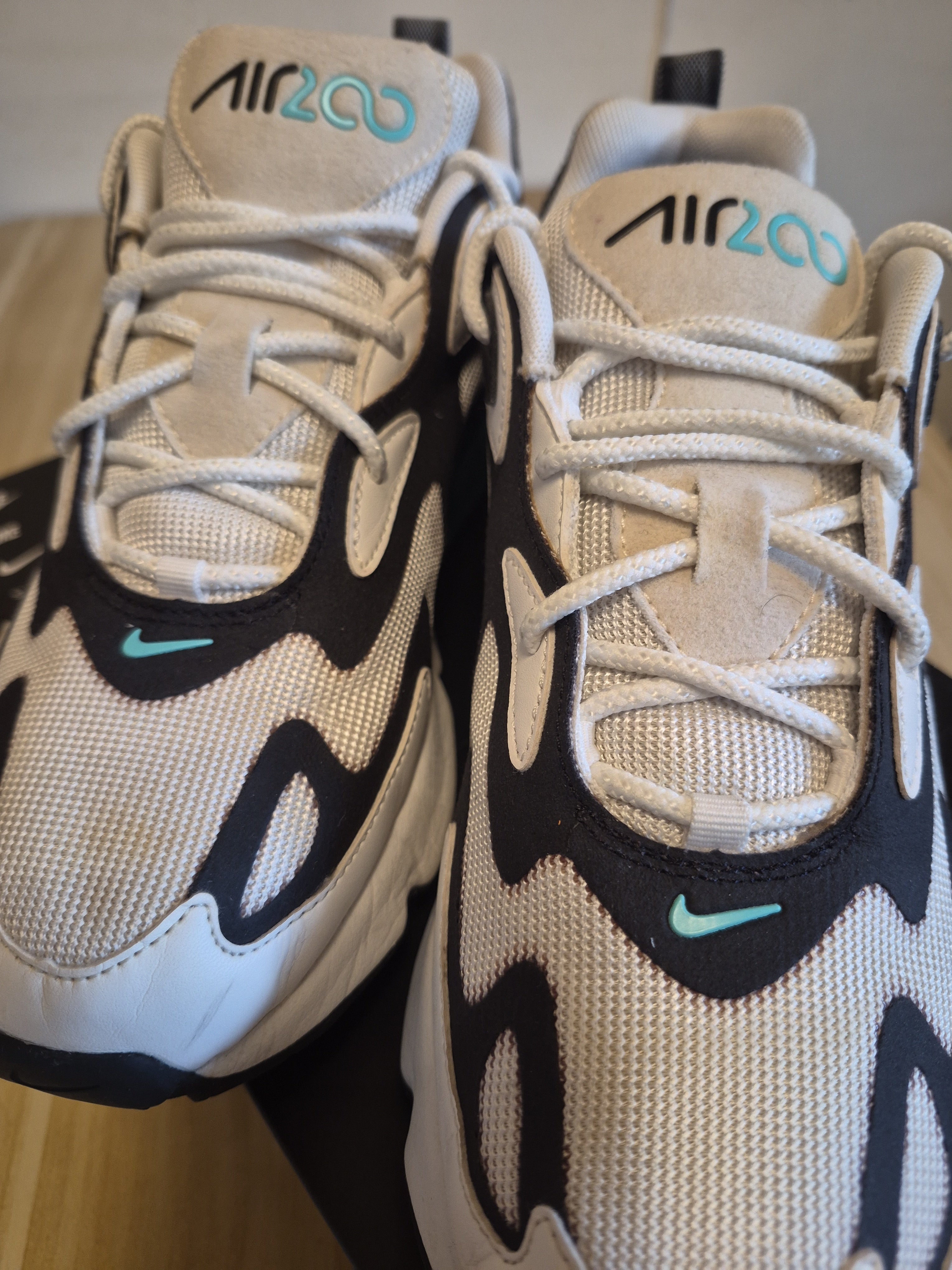 NIKE AIR MAX 200 WHITE/BLACK TRAINERS UK 7.5 MEN'S EU 42 USED NO BOX RRP £110