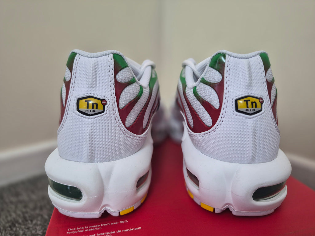 NIKE AIR MAX PLUS TN WHITE RED GREEN TRAINERS UK 9.5 NEW HALF BOX RRP £175