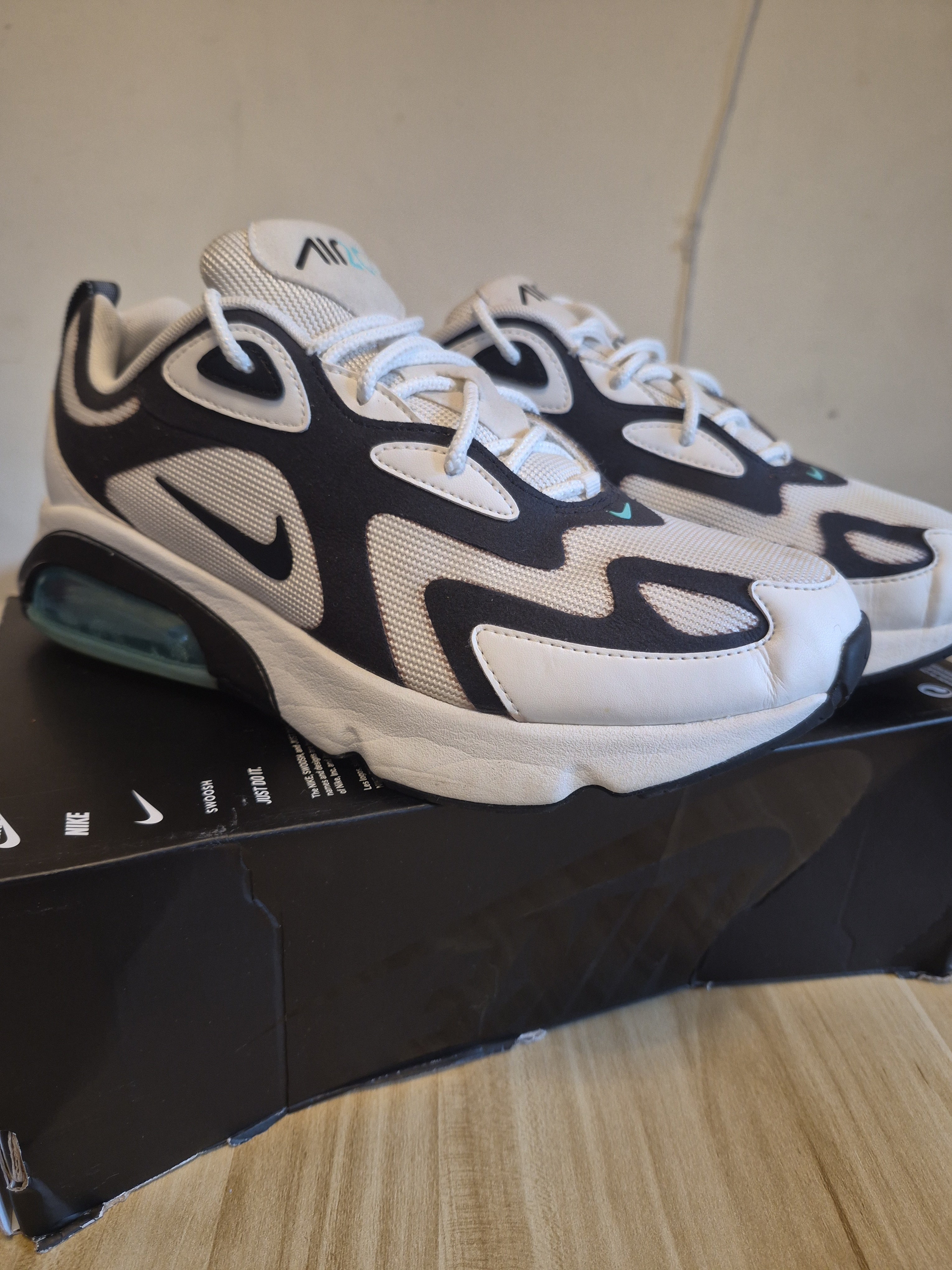 NIKE AIR MAX 200 WHITE/BLACK TRAINERS UK 7.5 MEN'S EU 42 USED NO BOX RRP £110