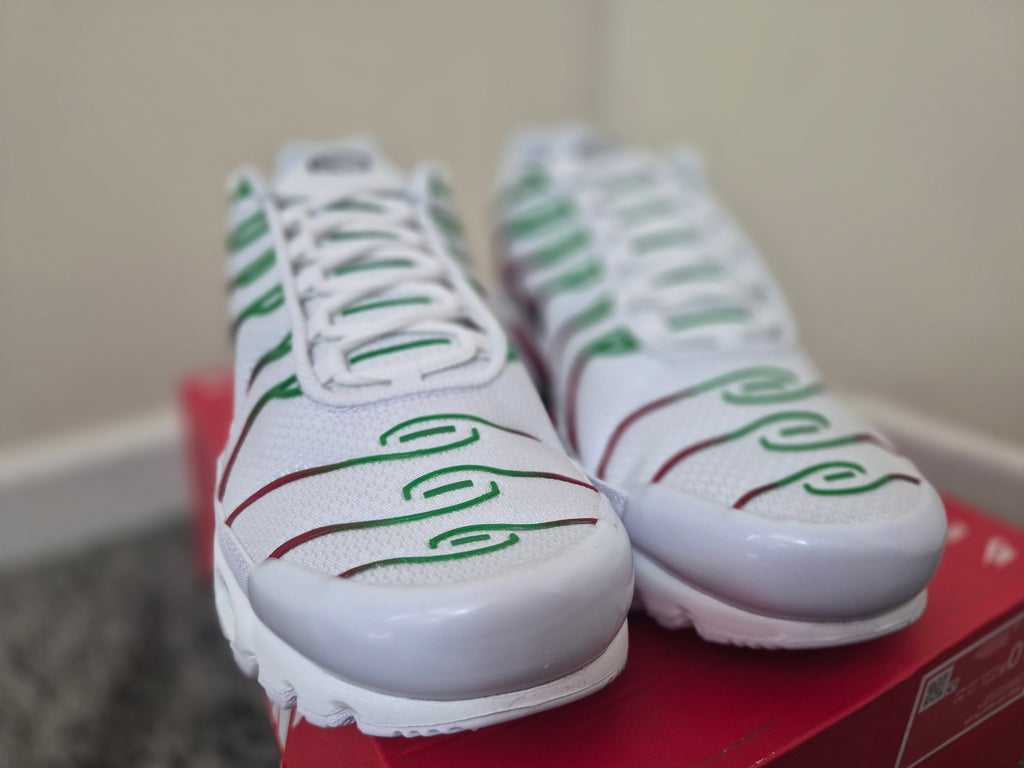 NIKE AIR MAX PLUS TN WHITE RED GREEN TRAINERS UK 9.5 NEW HALF BOX RRP £175