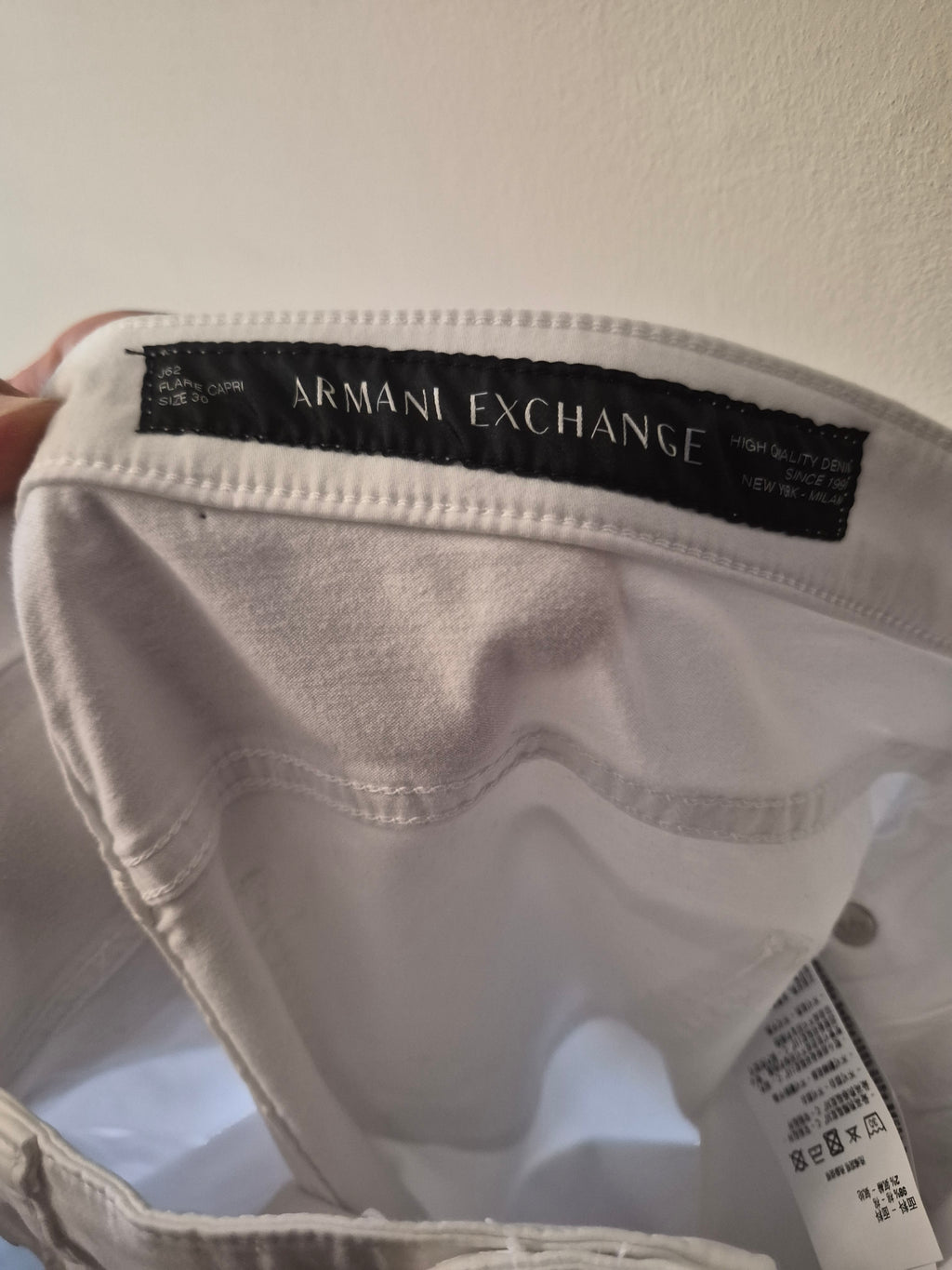 ARMANI EXCHANGE WOMEN'S WHITE MID RISE FLARE CAPRI JEANS SIZE W30 UK12 BNWT RRP £130