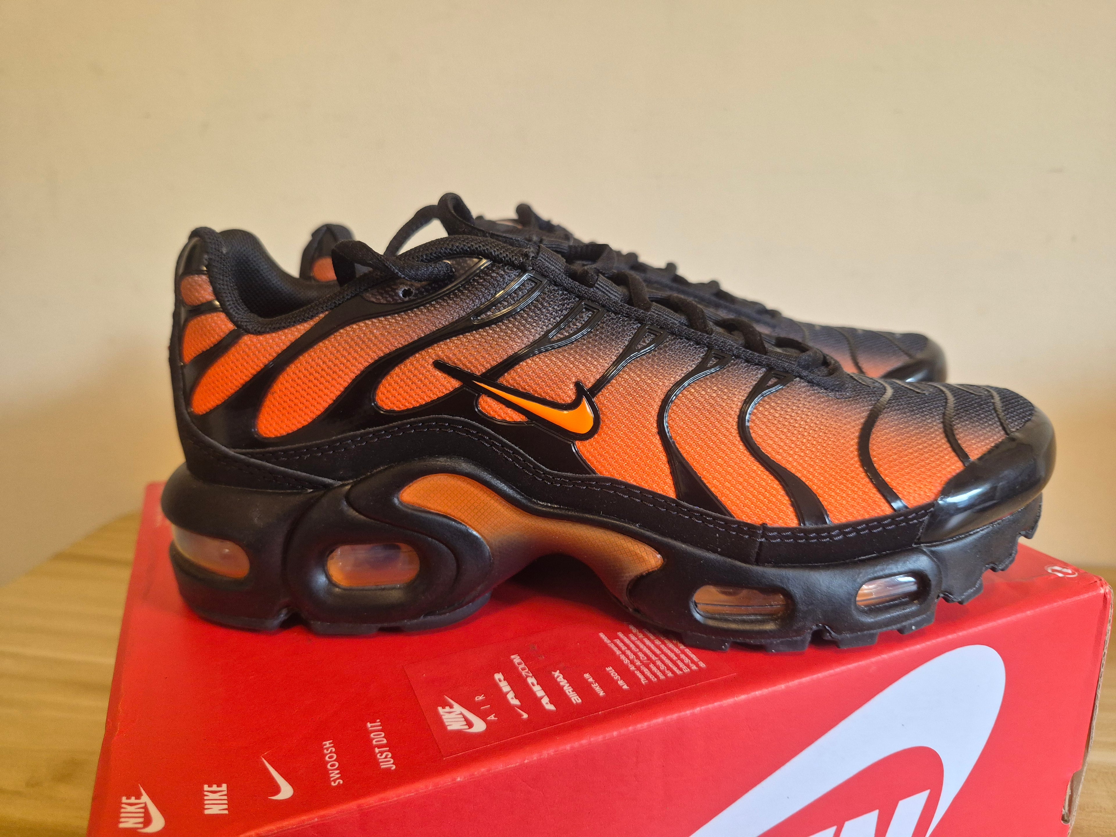 NIKE AIR MAX PLUS TN GS BLACK TOTAL ORANGE UK 4.5 EU 37.5 NEW IN BOX RRP £144.99
