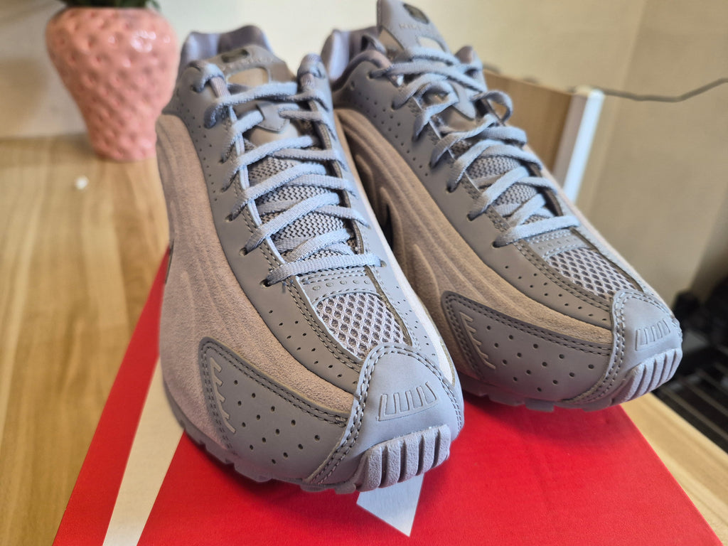 NIKE SHOX R4 CEMENT GREY BLACK UK 5 WOMEN'S TRAINERS NEW FULL BOX RRP £149.99