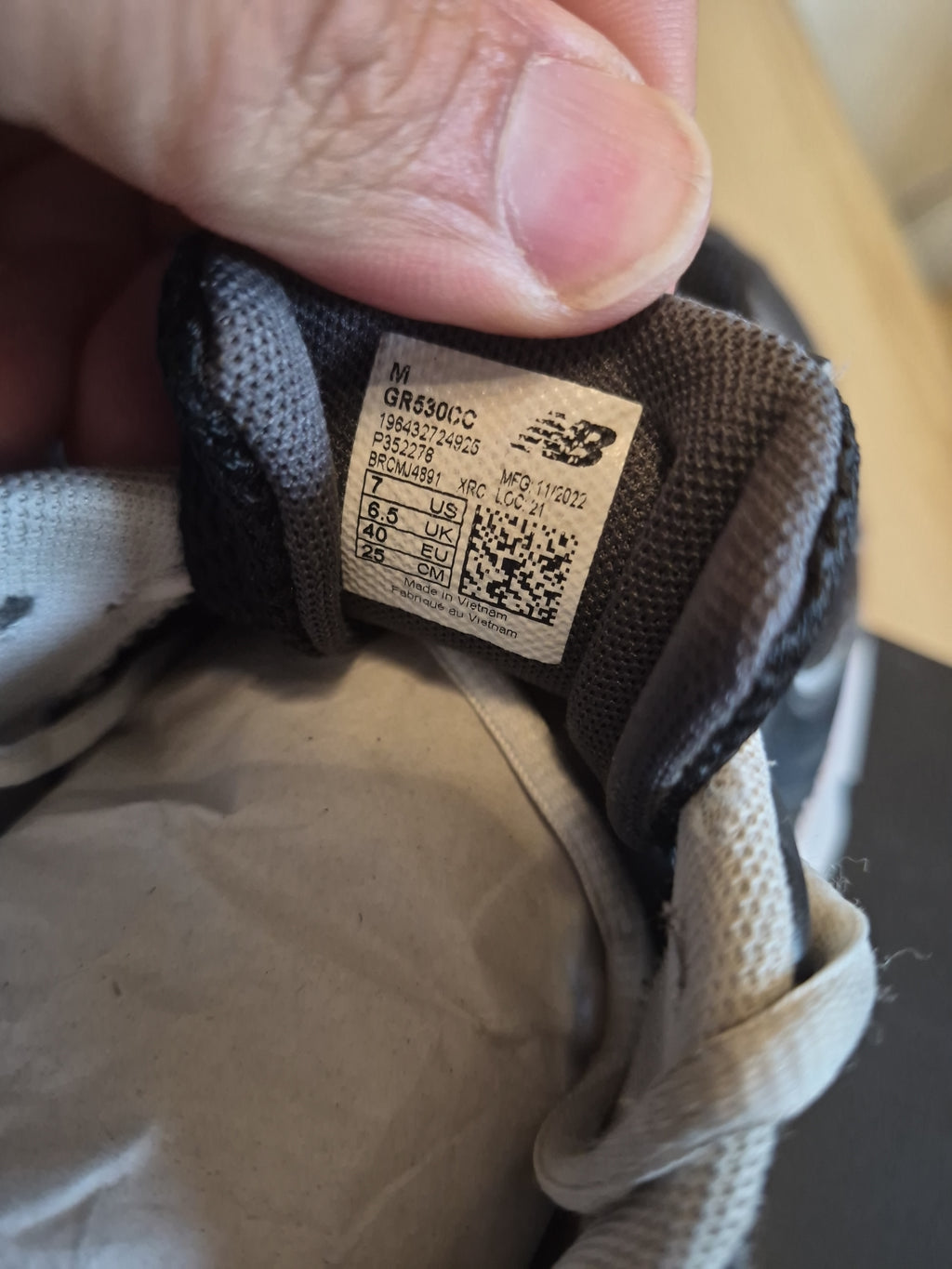 NEW BALANCE 530 BLACK & SILVER TRAINERS MEN'S OR WOMAN'S UK 6.5 EU 40 **GRADE B/C NO BOX CLEARANCE