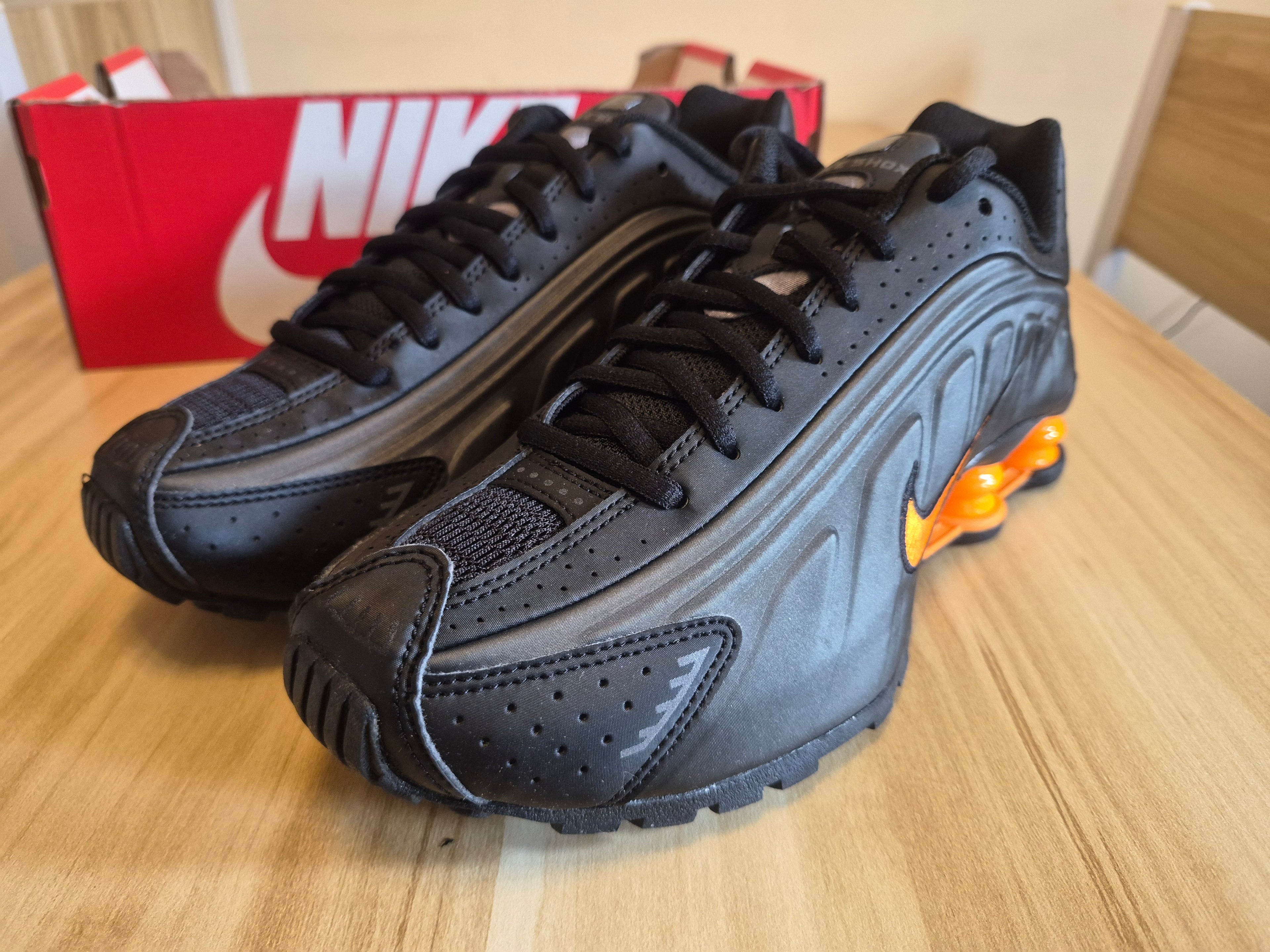 NIKE SHOX R4 BLACK ORANGE UK 5.5 / UK 6 WOMEN'S NEW HALF BOX RRP £149.99