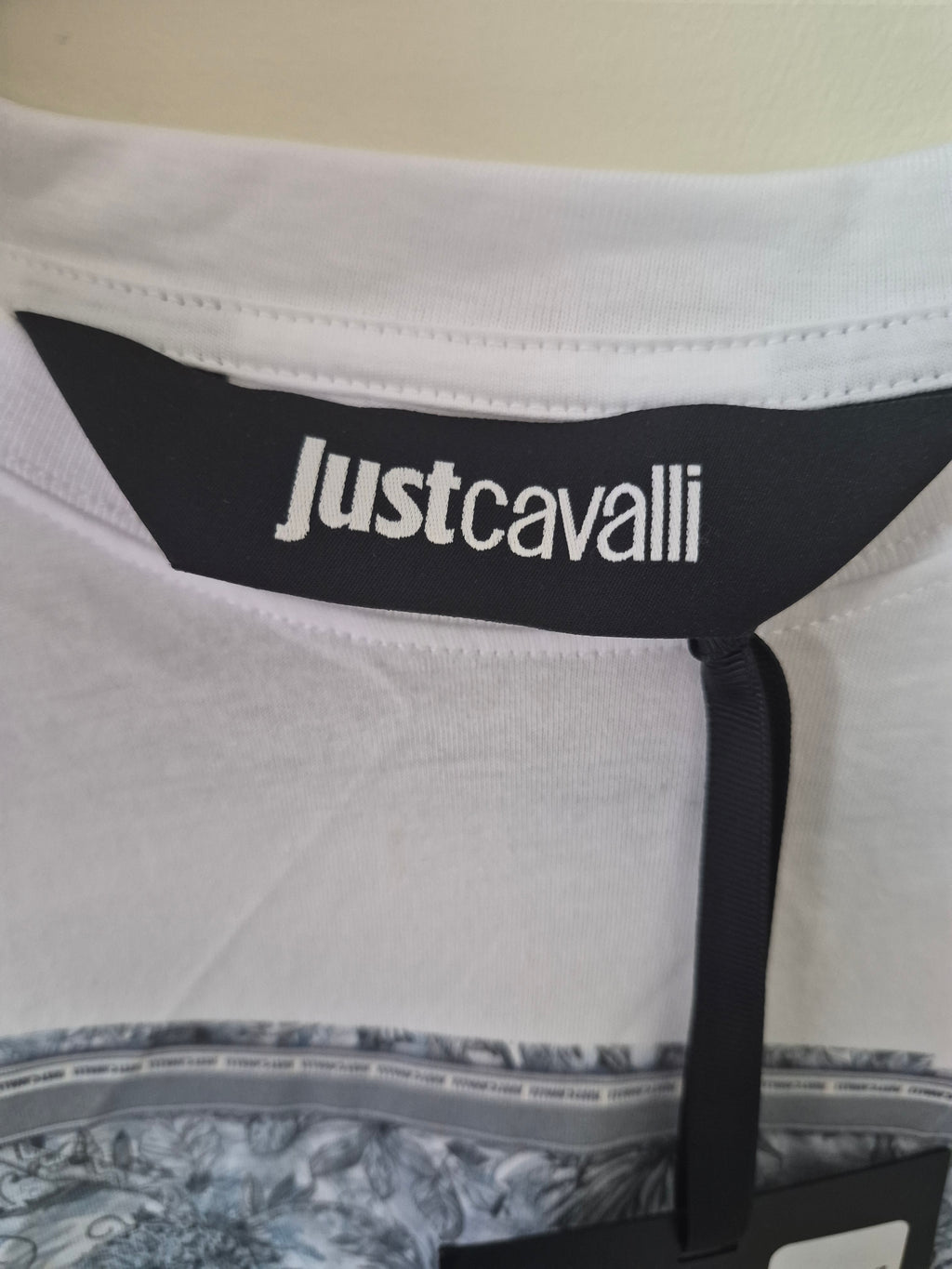JUST CAVALLI WOMANS WHITE FOULARD GRAPHIC LOGO T SHIRT SIZE S BRAND NEW RRP £180