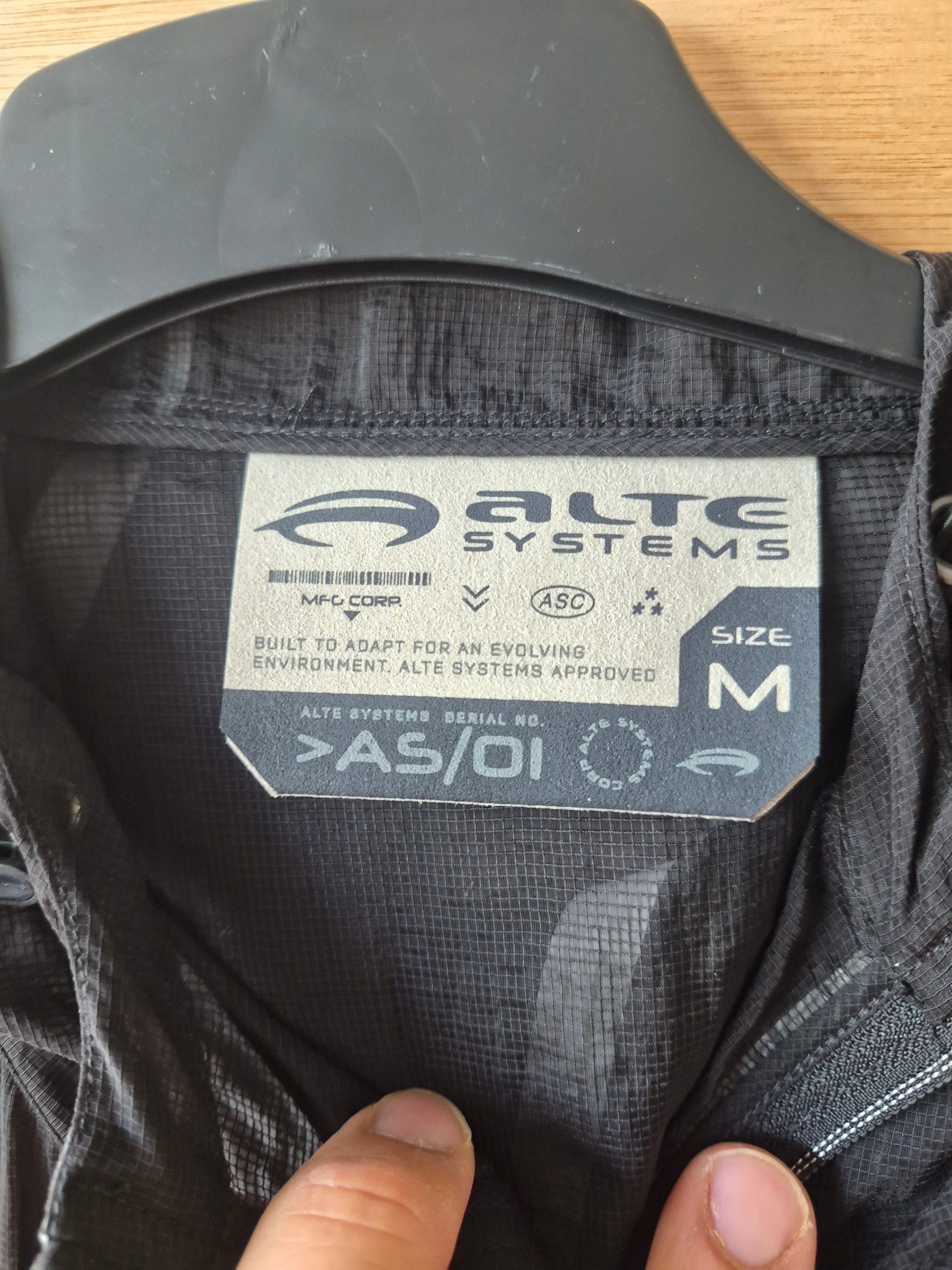 ALTE SYSTEMS MEN'S BLACK MESH  LIGHTWEIGHT REFLECTIVE HOODED WINDBREAKER MEDIUM NEW NO TAGS