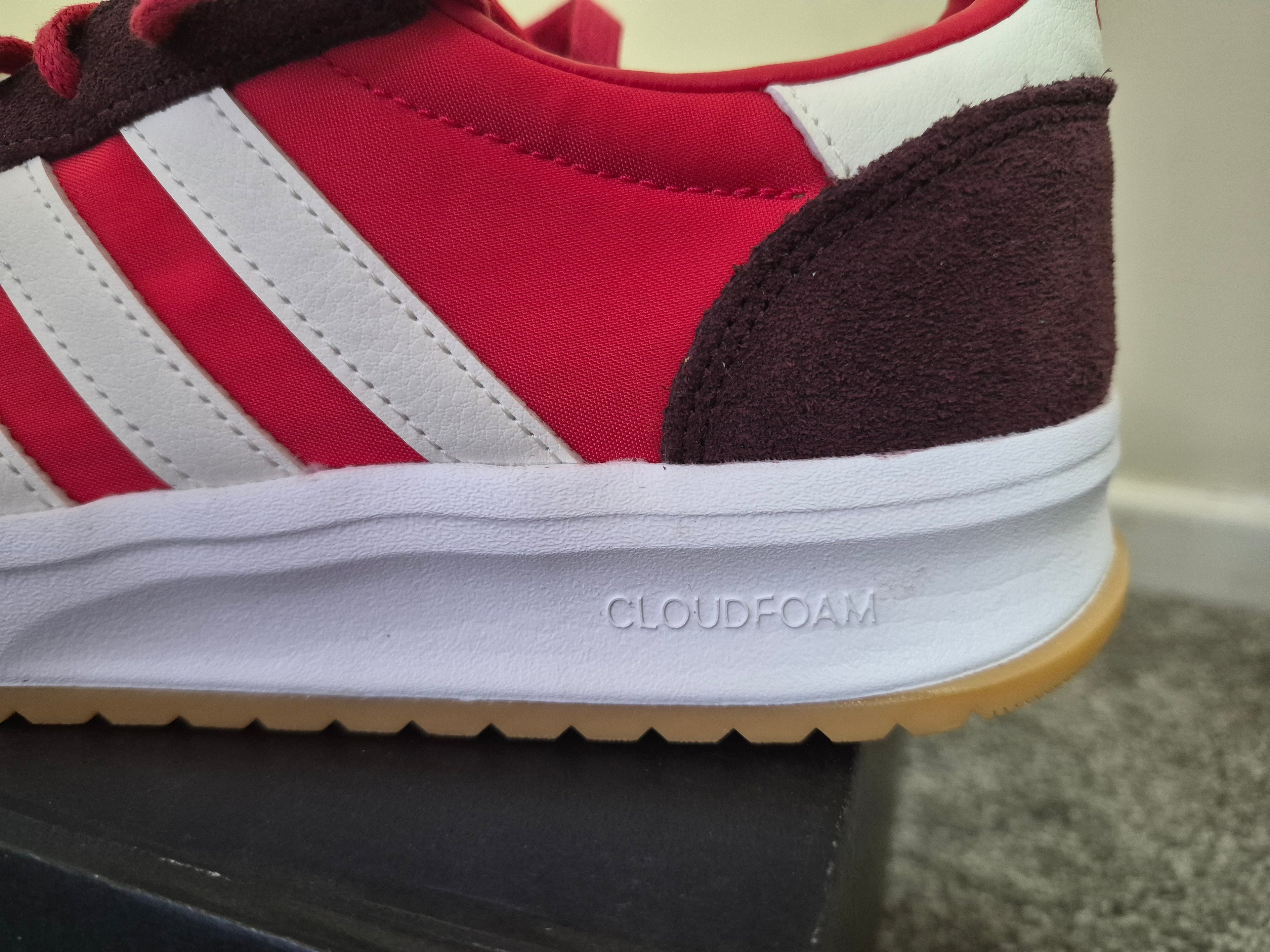ADIDAS RUN 70S 2.0 TRAINERS RED/WHITE/GUM – UK 7 – BRAND NEW WITH BOX