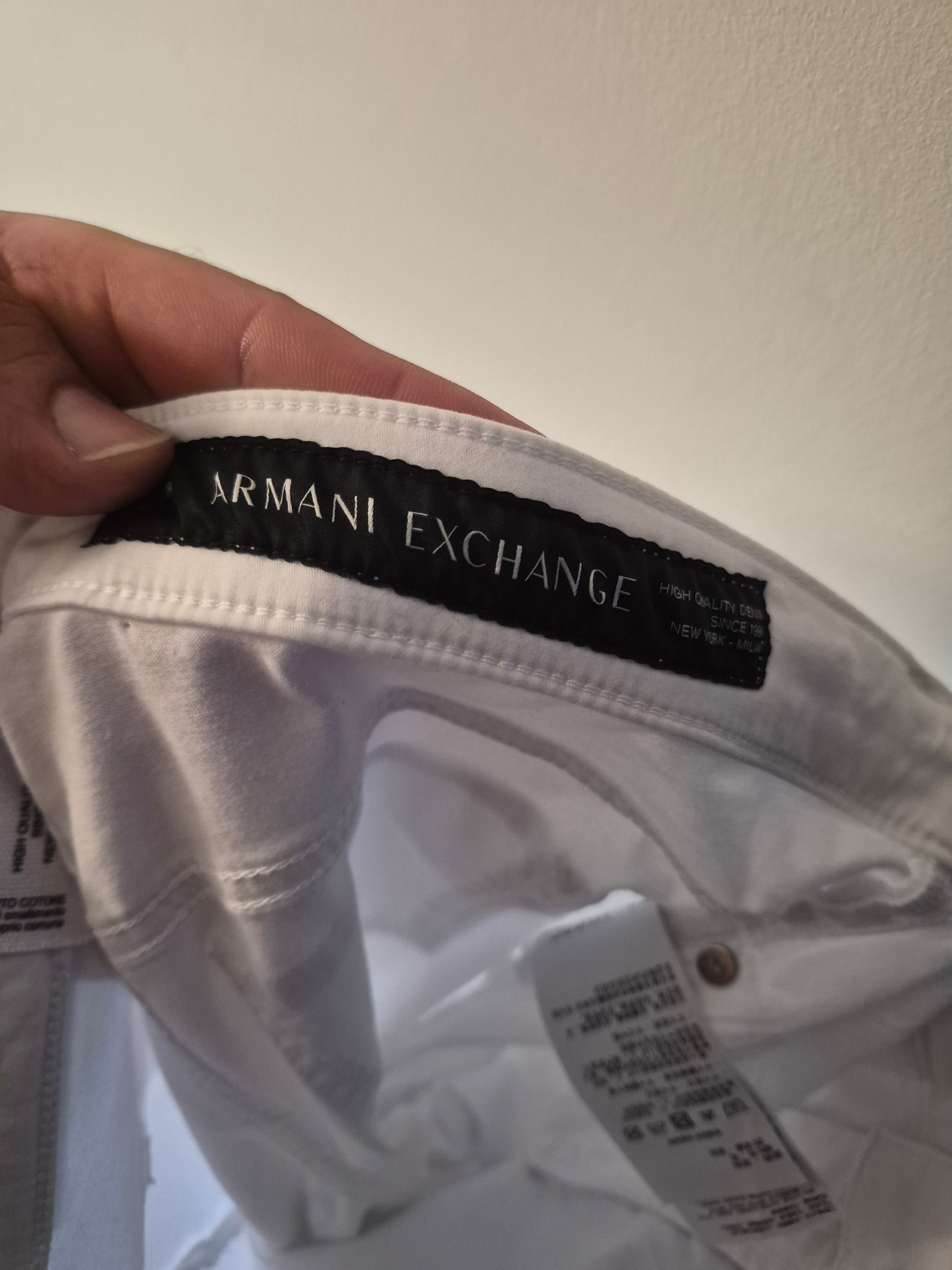 ARMANI EXCHANGE WOMEN'S WHITE MID RISE FLARE CAPRI JEANS SIZE W30 UK12 BNWT RRP £130