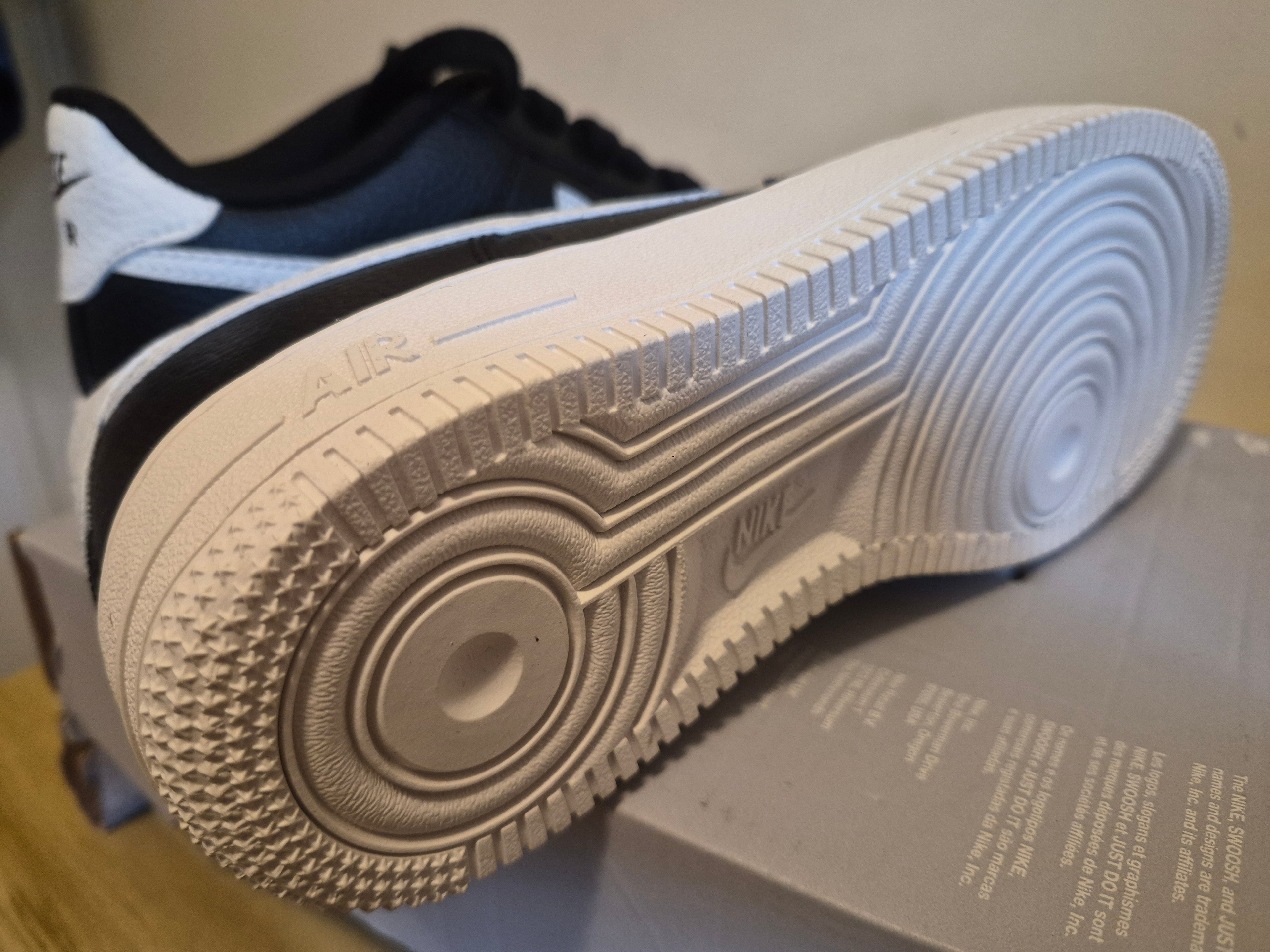NIKE AIR FORCE 1 BLACK WHITE UK 4.5 OR UK 6 NEW HALF BOX RRP £89.99