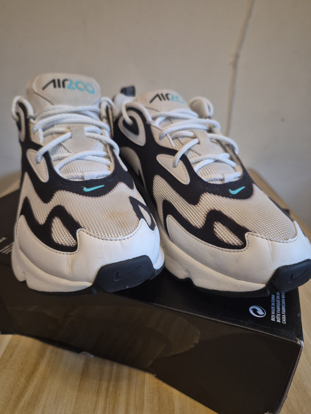 NIKE AIR MAX 200 WHITE/BLACK TRAINERS UK 7.5 MEN'S EU 42 USED NO BOX RRP £110