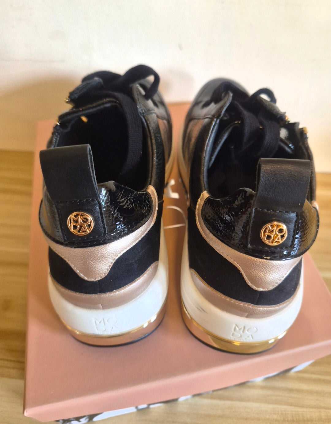 MODA IN PELLE BLACK ZIP DETAIL TRAINERS UK 6 WOMEN'S USED ONCE WITH FULL BOX RRP £99